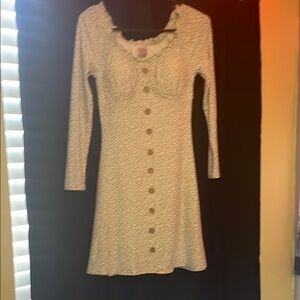 Elegant White Long-Sleeve Dress